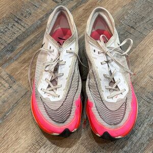 Nike Athletic Shoes in White and Pink